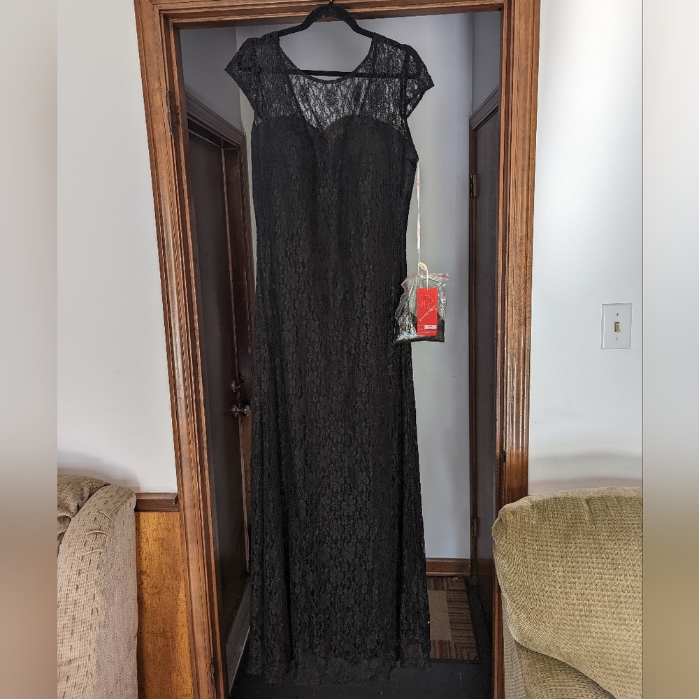NWT Dancing Queen Long Black Lace Gown